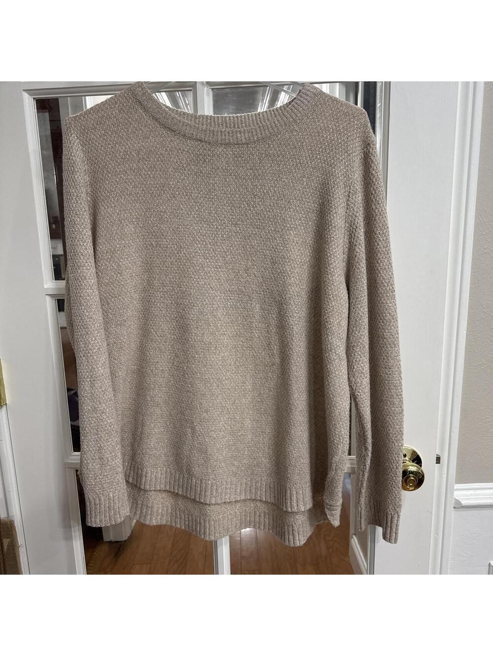 Black Clover Women's Tan and Cream Jumper
